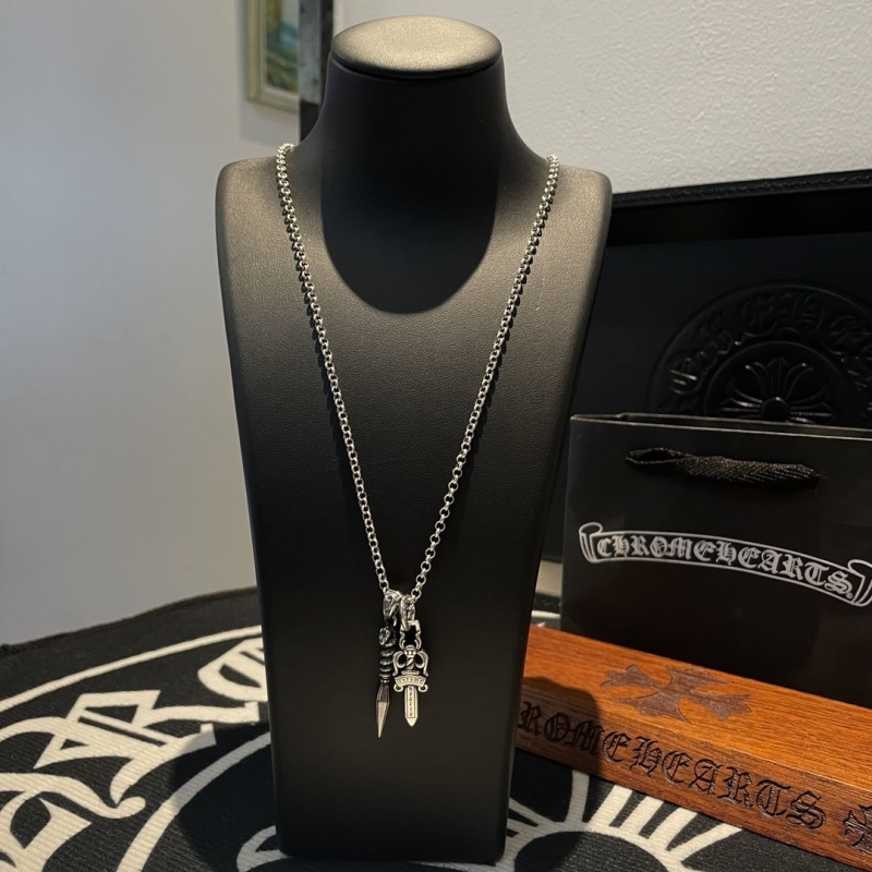 Ch*0me He**ts necklaces